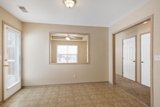 Building Photo - 2 bedroom 1.5 bath in Oak Grove-Available in July