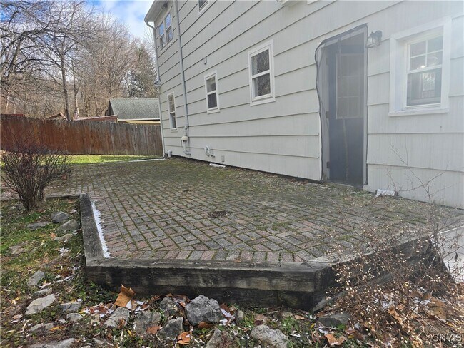 Building Photo - 205 Elmbrook Dr