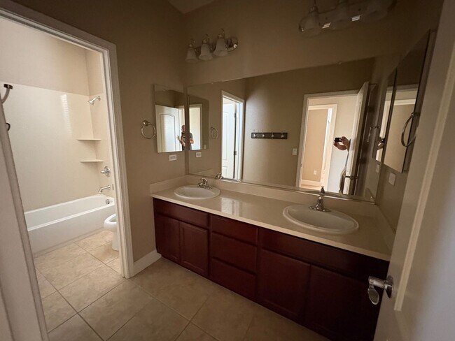 Building Photo - Luxurious home