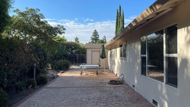 Building Photo - Concord Beautiful 4 bedroom 2 bathroom home in nice neighborhood with large yard!