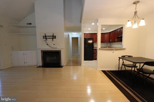 Building Photo - 5220 Ravens Crest Dr