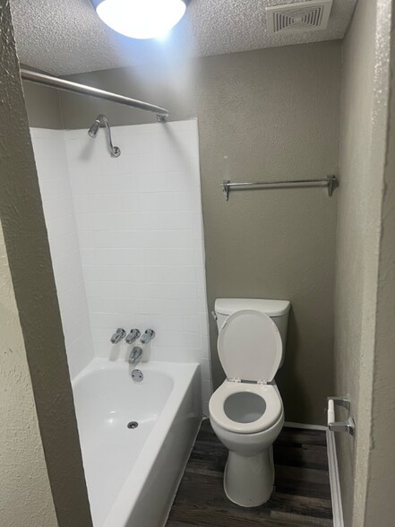 Building Photo - 531 Bedford Rd