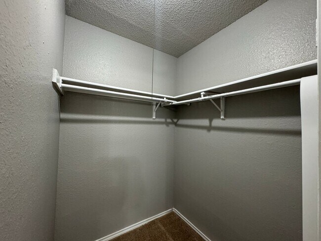 Building Photo - Hambledon