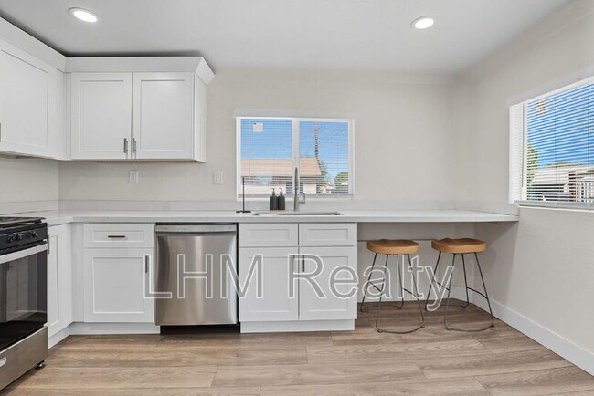 Building Photo - 436 S Oregon St