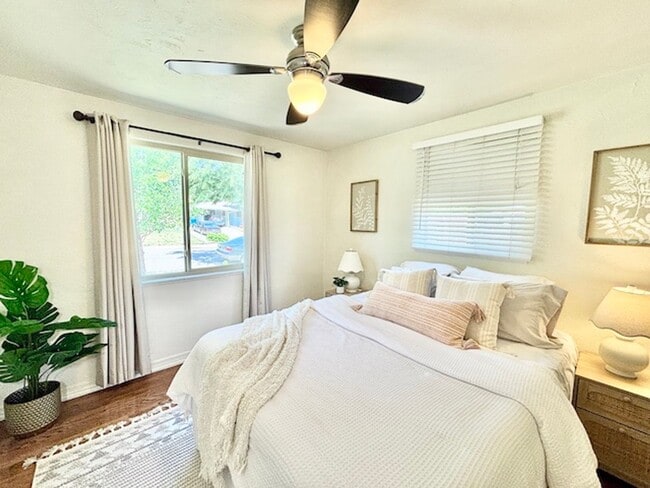 Building Photo - FREE AUGUST RENT!! - Sweet Bungalow in Par...
