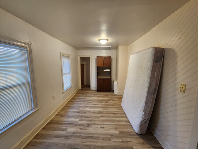 Building Photo - 40 Murray St