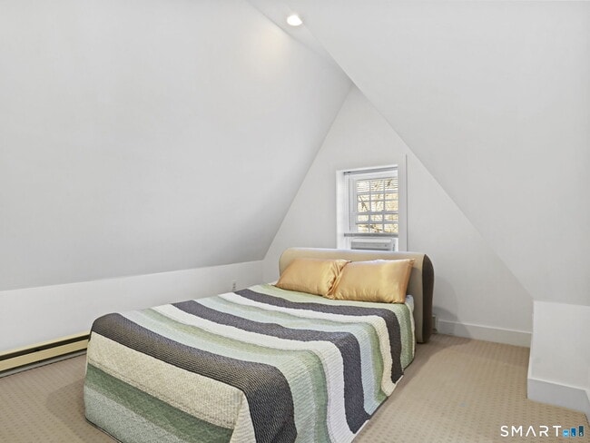 Building Photo - 212 New Canaan Ave