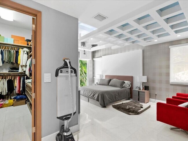 Building Photo - 3917 S Le Jeune Rd