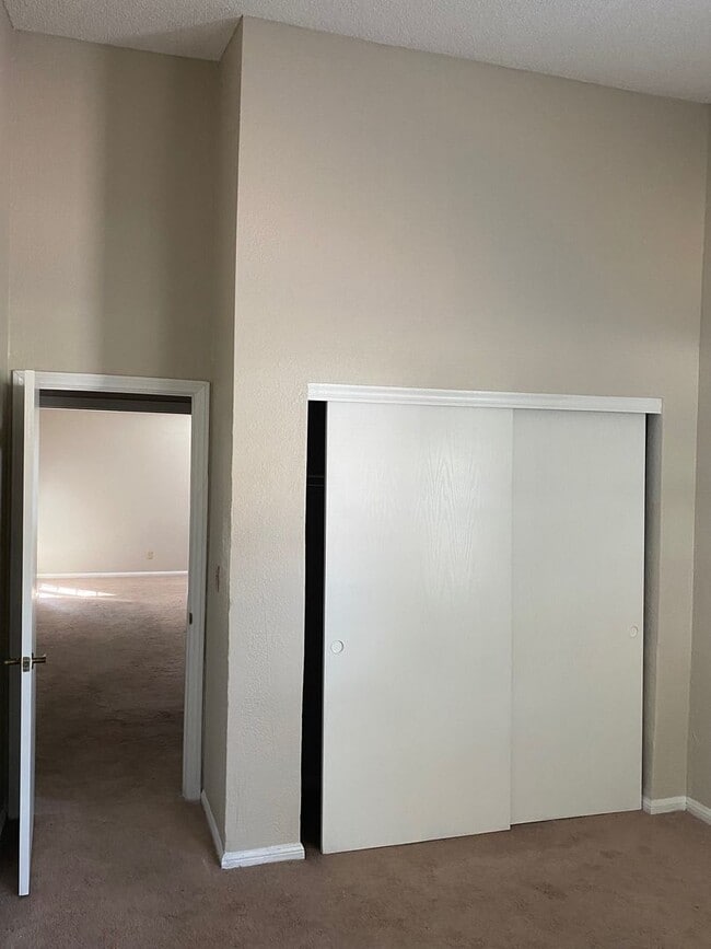 Building Photo - 3 Bedroom 2 Bathroom Home!