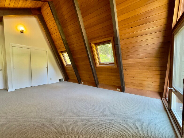 Building Photo - 6583 Valley View Rd