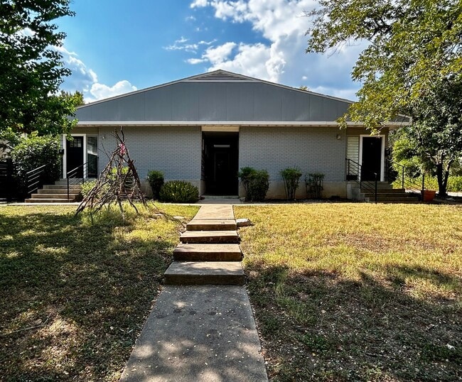 Building Photo - 3304 Tom Green St