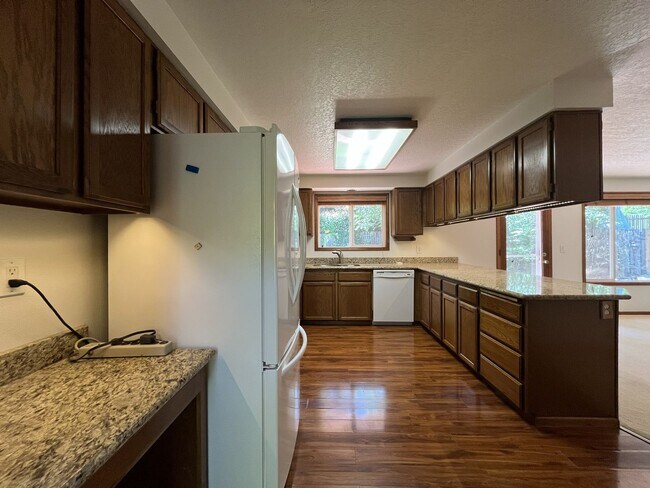 Building Photo - Charming Single-Level Home with Multiple Living Areas and Spacious Backyard Retreat