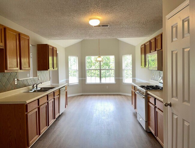 Building Photo - Updated, Spacious Brick Ranch in Great Neighbrorhood!