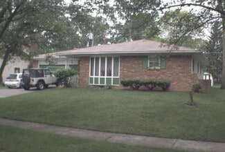 Building Photo - 3 Bedroom 2 Bath Ranch Style Home in Forest Park