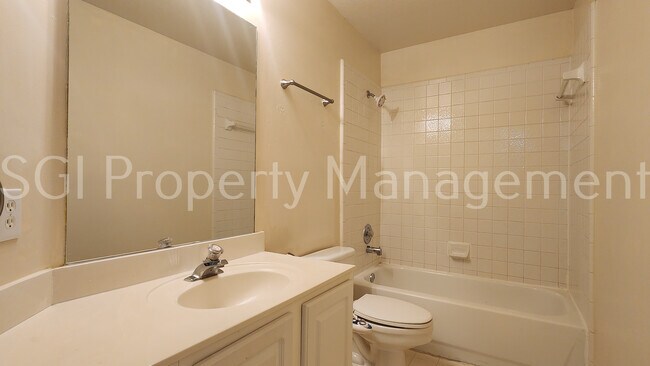 Building Photo - 329 Parkhurst Ln