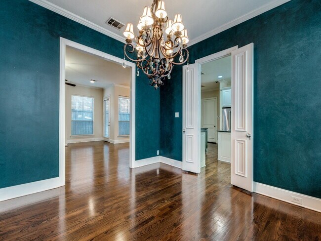 Building Photo - 3 bedroom 3 bath Duplex