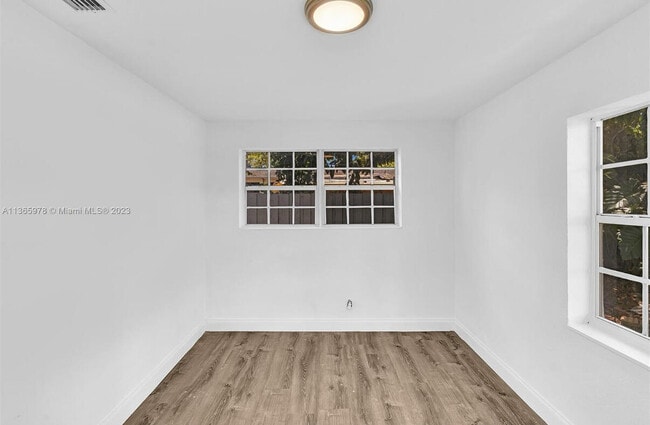 Building Photo - 1150 SW 46th Ave
