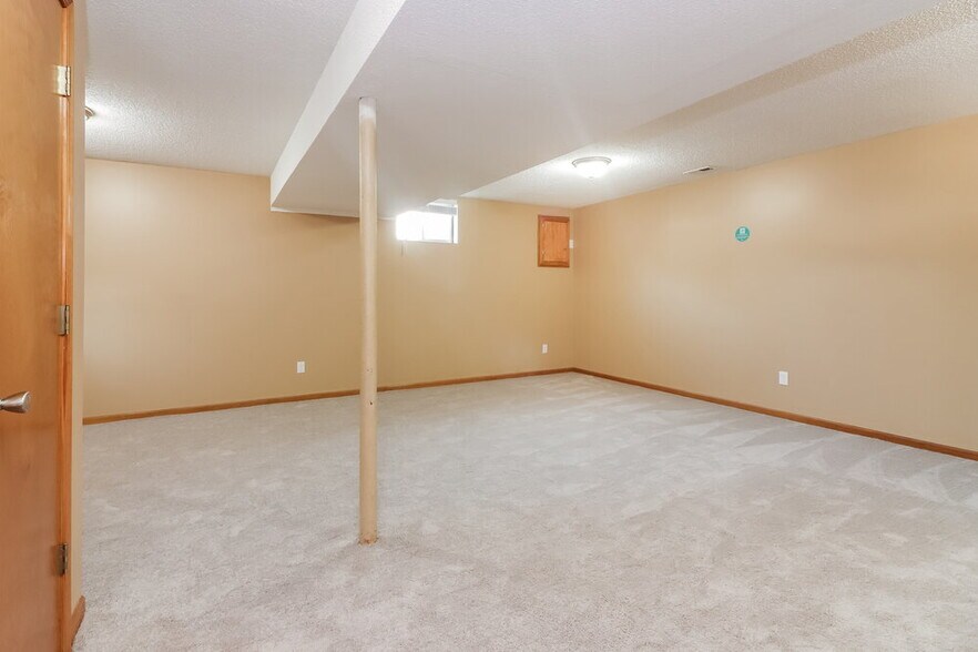 Building Photo - 1711 Roberta Dr