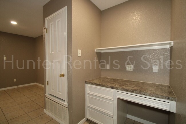 Building Photo - Quiet Area with No Backyard Neighbors