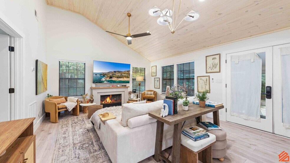 Building Photo - 33 Santana Dr