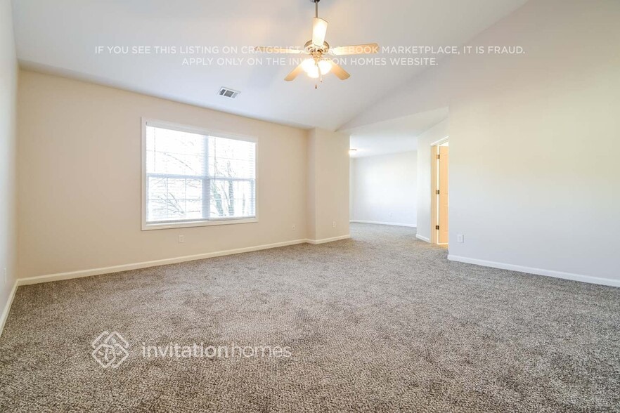 Building Photo - 2096 Barberry Dr