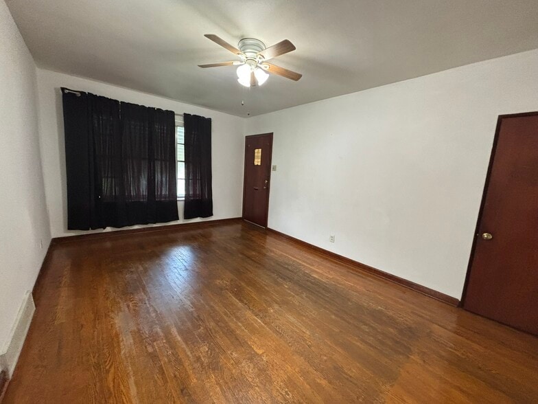 Livingroom - 4993 Mardel Ave
