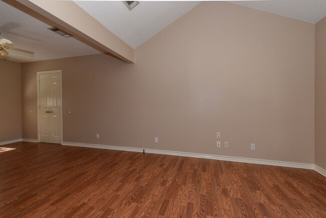 Building Photo - 1205 Monroe St