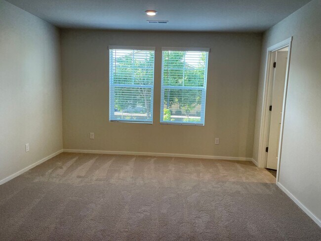 Building Photo - BEAUTIFUL 3 Bed 2.5 Bath Home in Vancouver! Stainless Steel Appliances!