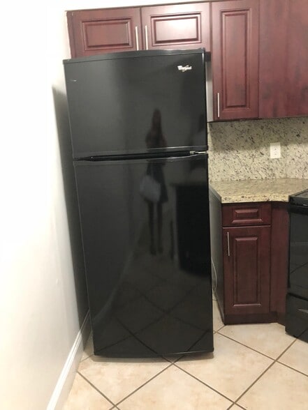 Building Photo - 210 Lake Pointe Dr