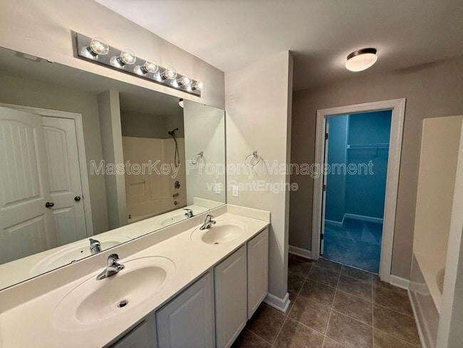 Building Photo - 450 Jerome Rd