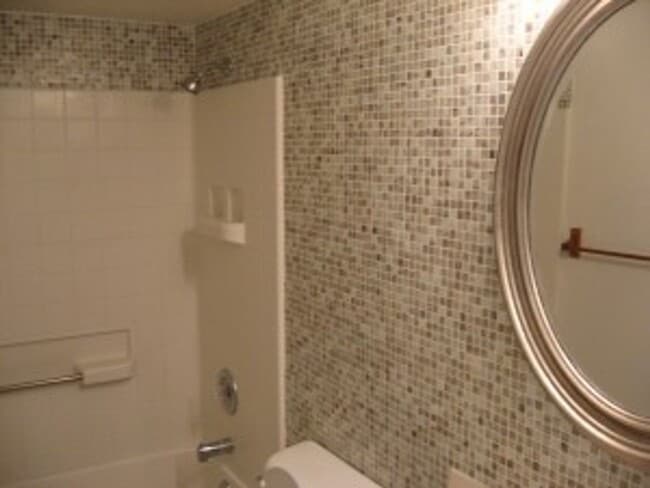 Building Photo - Beautifully Updated 3 Bedroom, 2 Bath Single-Story Home