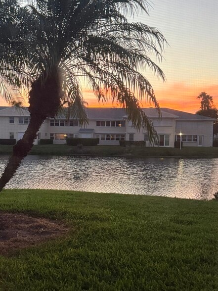 Building Photo - 625 W Lake Jasmine Cir