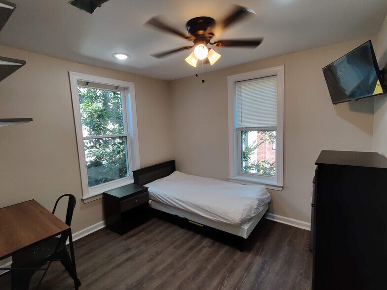 Building Photo - 5535 Crowson St