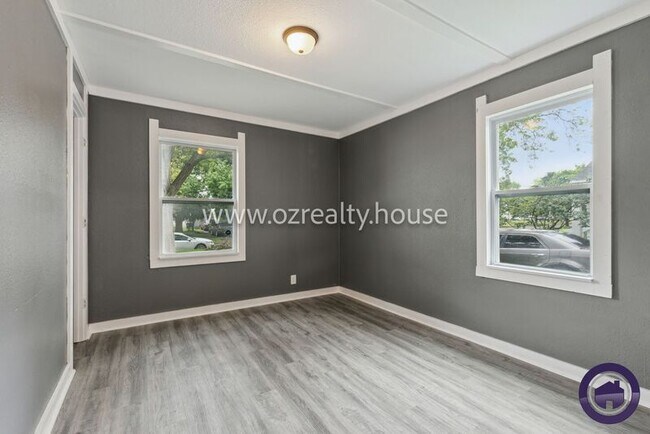 Building Photo - 2126 Marlow Rd