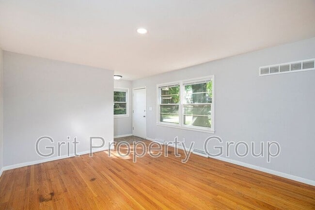 Building Photo - 5719 W 97th St