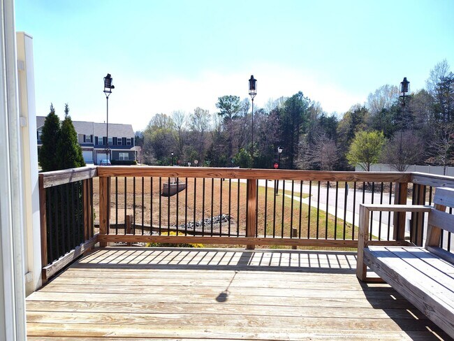 Building Photo - Charming, end-unit, townhome located in the Wrights Crossing Community!