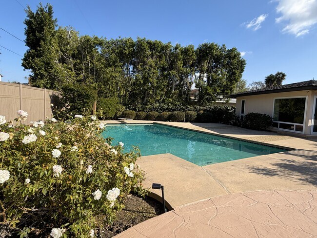 Building Photo - 17537 Margate St