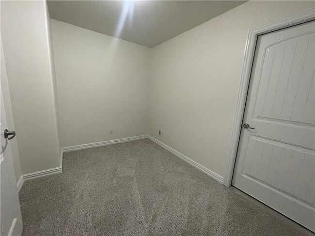 Building Photo - 2814 Vly W Ct