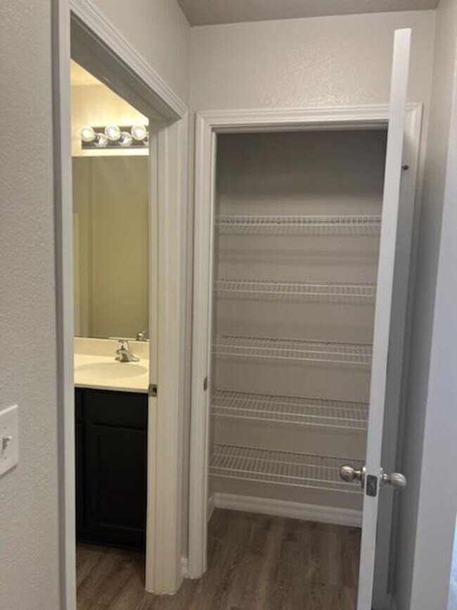 Building Photo - Beautiful 2 Bedroom 2 Bath Duplex Located in Palm Coast