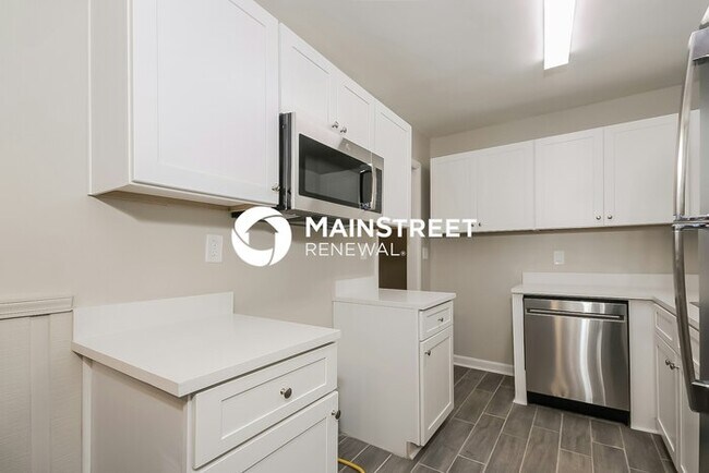 Building Photo - 3 Bedroom Pet-Friendly Home in East Point, GA with Main Street Renewal