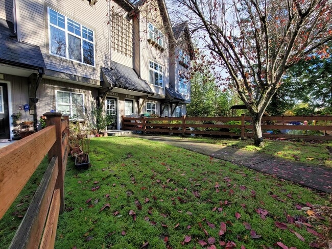 Building Photo - 22653 NE Alder Crest Ln