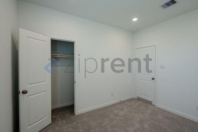Building Photo - Unit