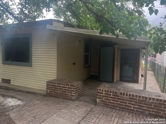 Building Photo - 111 Los Arboles