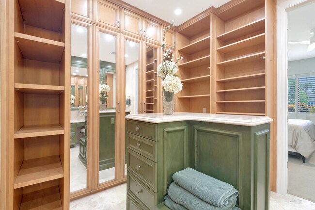 Building Photo - 17565 Ashbourne Ln