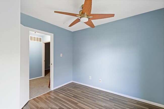 Building Photo - 43 Woodenbridge Ct