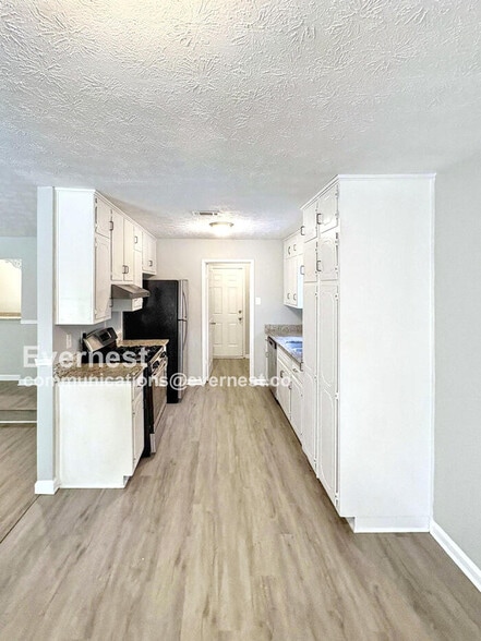 Building Photo - 8572 Glenwoods Dr