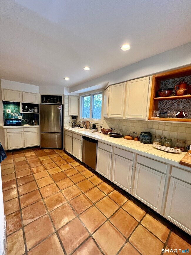 Building Photo - 290 Cliffside Dr