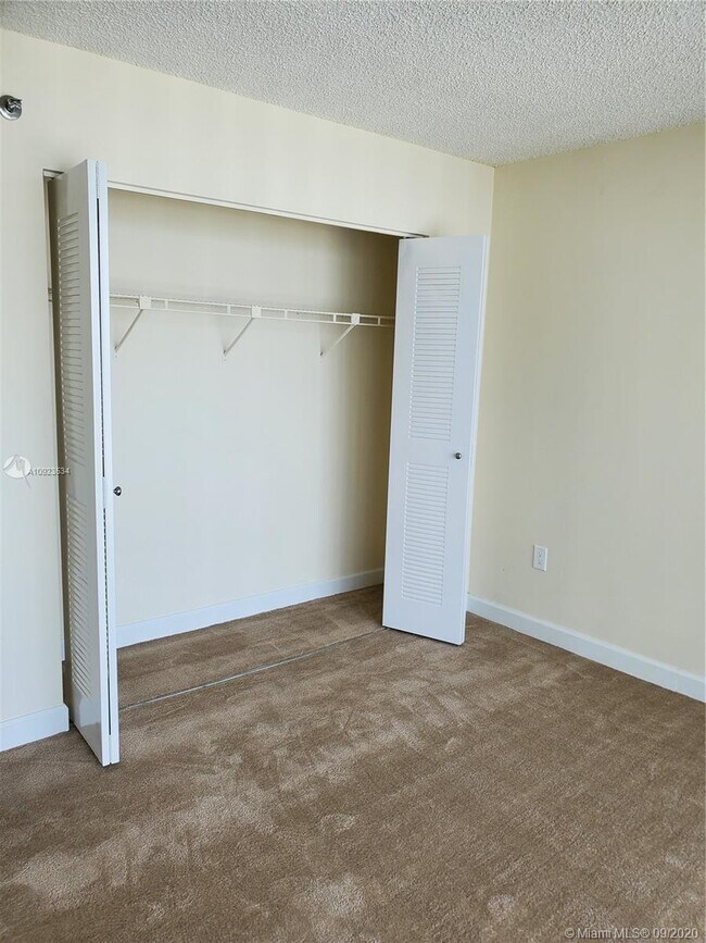 Building Photo - 915 NW 1st Ave