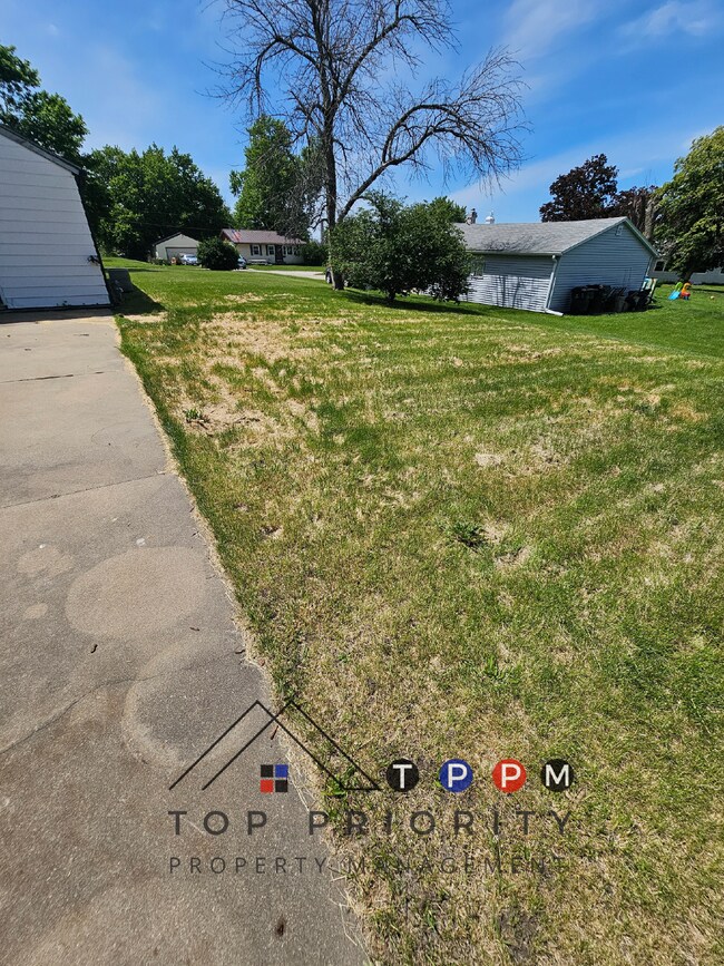 Building Photo - 2 Bedroom | 1 Bathroom Single Family Home ...