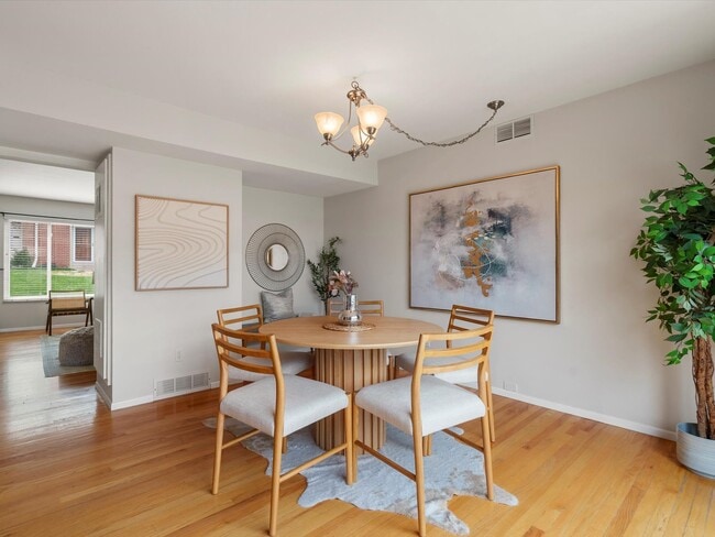 Building Photo - 9264 Mansfield Ave